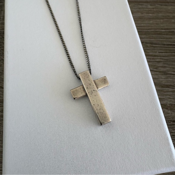 Vintage Gucci Silver Cross Pendant Necklace - Picture 2 of 12